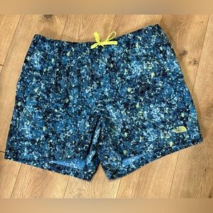 Women’s The North Face Blue Speckled Shorts Size 1X XL